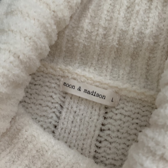 Moon and Madison cropped soft sweater - Picture 2 of 4